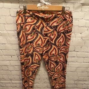 LuLaRoe T&C lotus print leggings, peach, coral